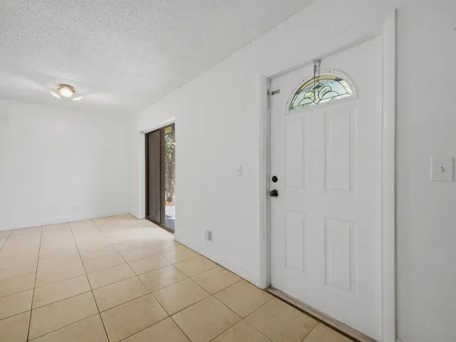  Residence photo 7