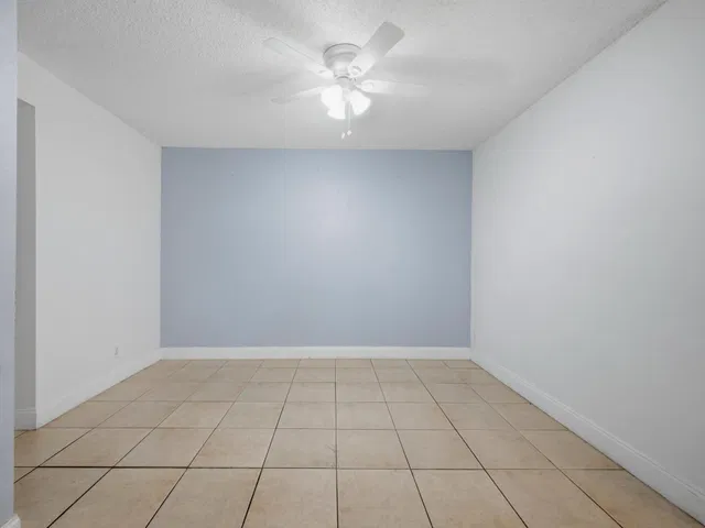 Residence photo 8