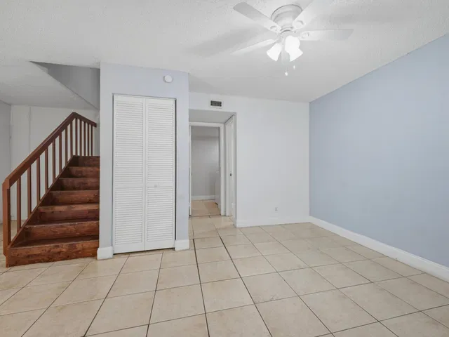  Residence photo 11