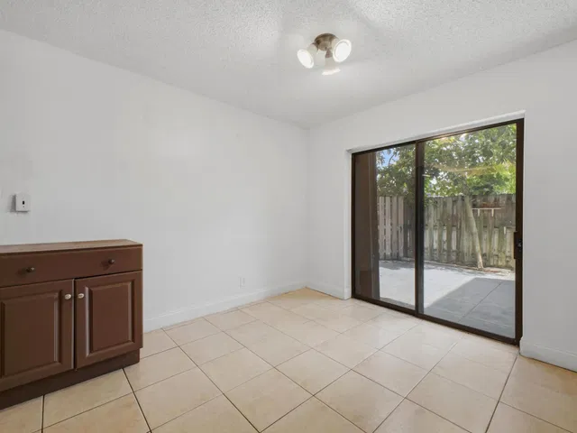  Residence photo 12