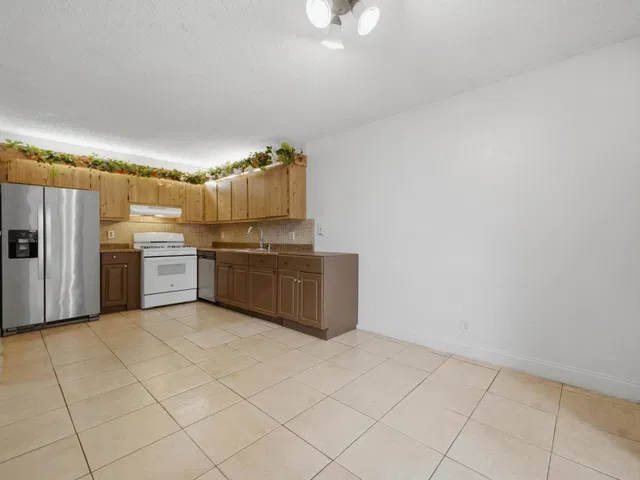  Residence photo 15