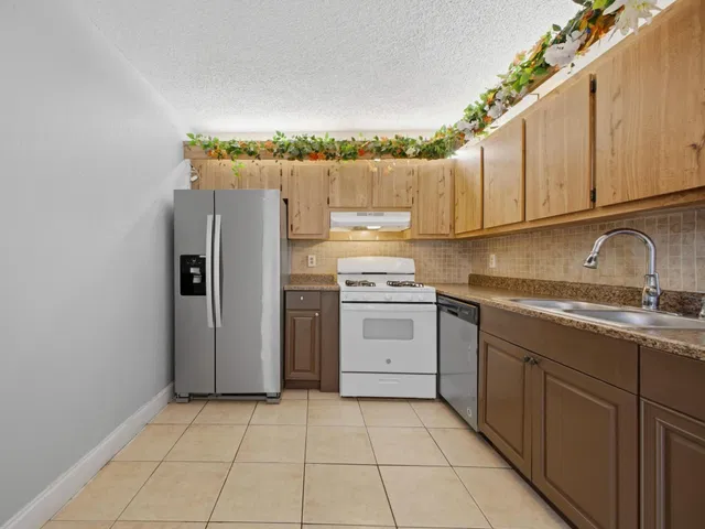  Residence photo 17