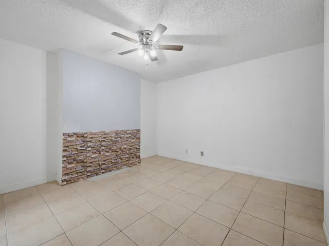 Residence photo 19