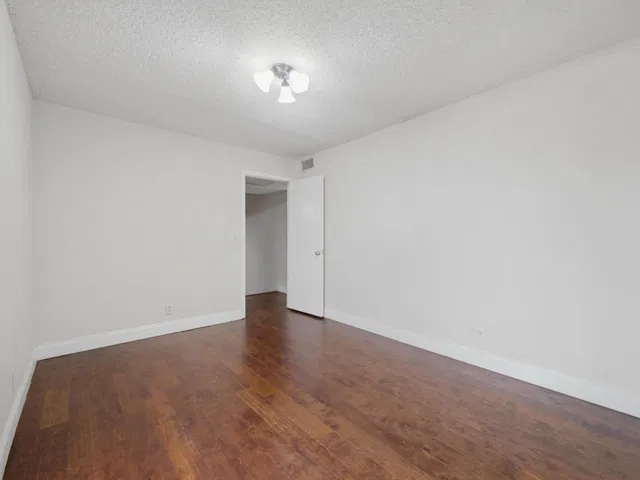  Residence photo 30
