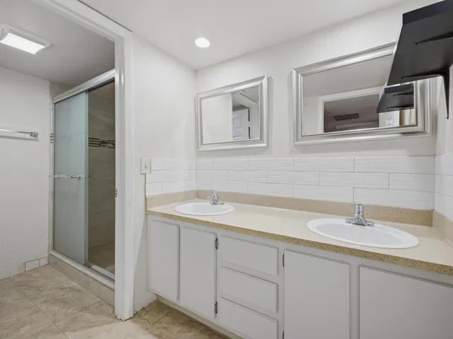  Residence photo 34