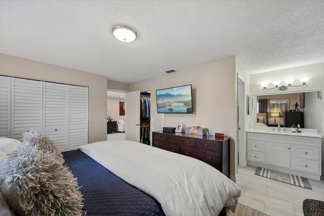 Unit 232 photo 14
