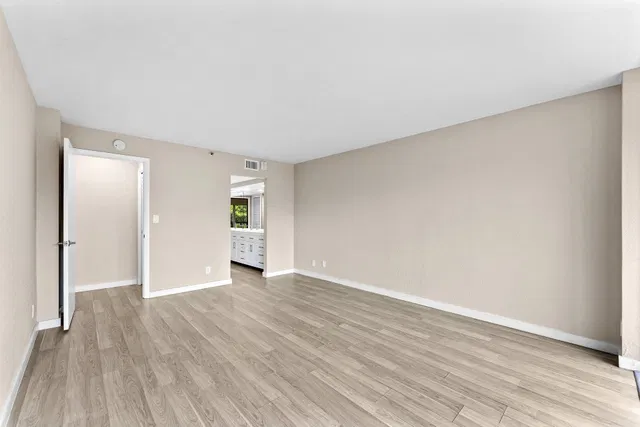 Unit 207 photo 11