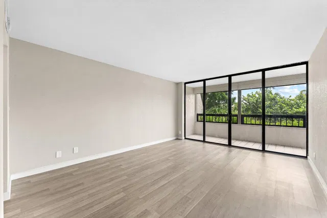 Unit 207 photo 12