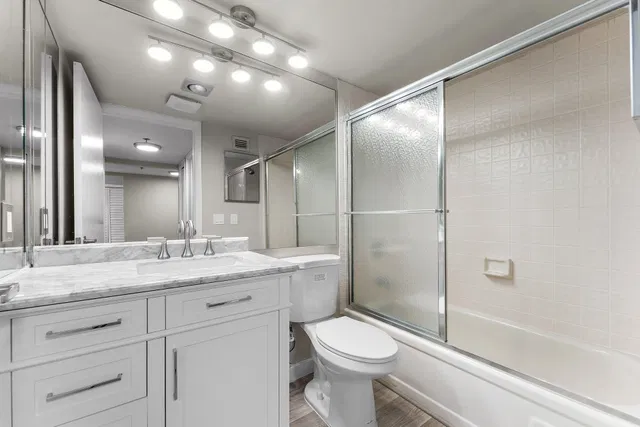 Unit 207 photo 15