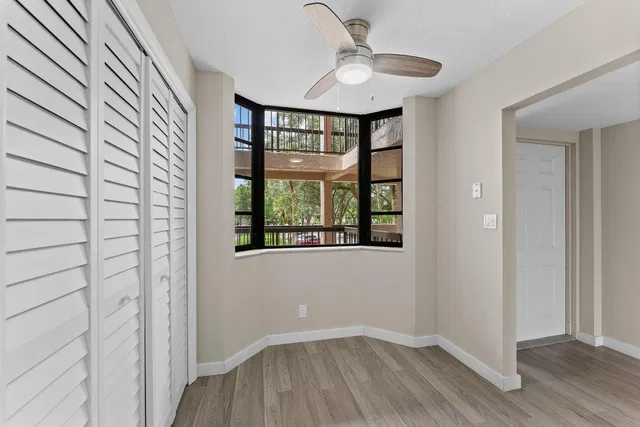 Unit 207 photo 16