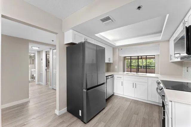 Unit 207 photo 18