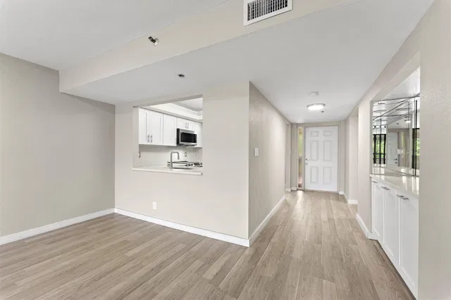 Unit 207 photo 21