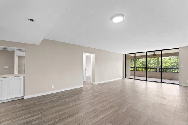 Unit 207 photo 22
