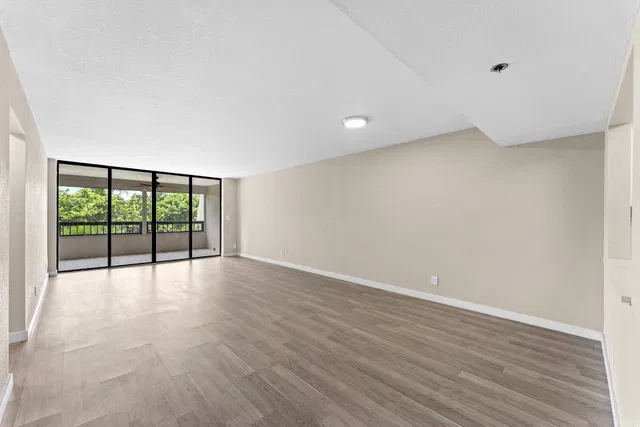 Unit 207 photo 23