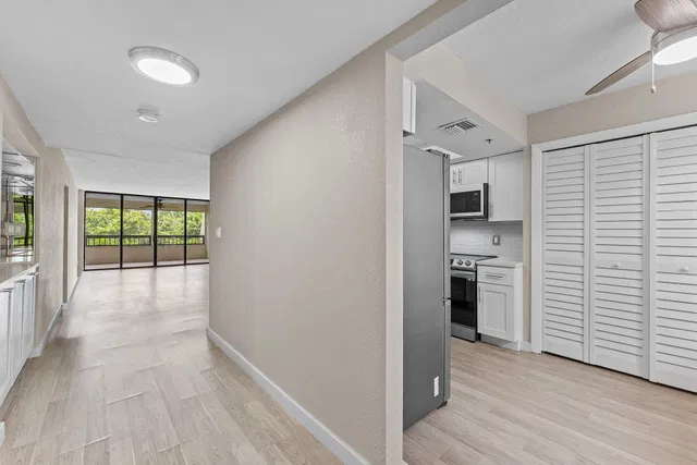 Unit 207 photo 27