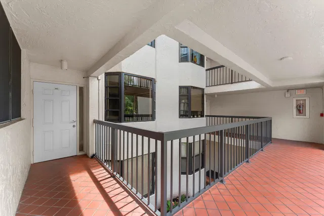 Unit 207 photo 28