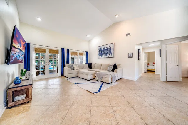  Residence photo 4