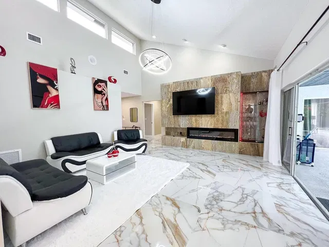  Residence photo 56