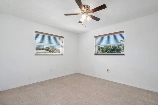 Residence photo 11