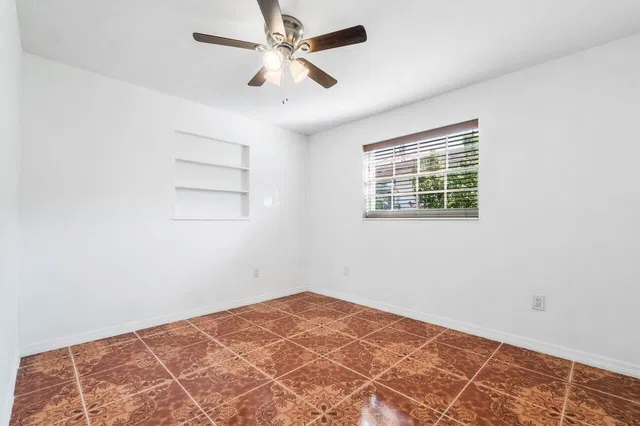 Residence photo 16