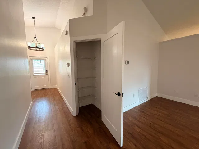  Residence photo 4