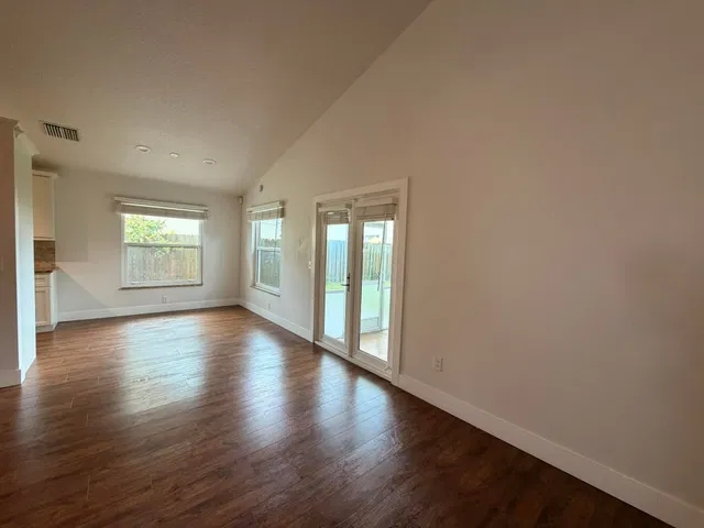  Residence photo 6
