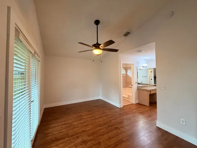  Residence photo 9