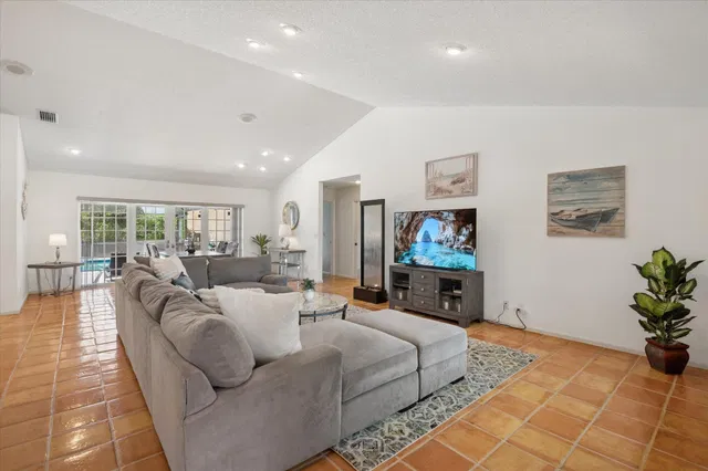Boca Isles Residence photo 2