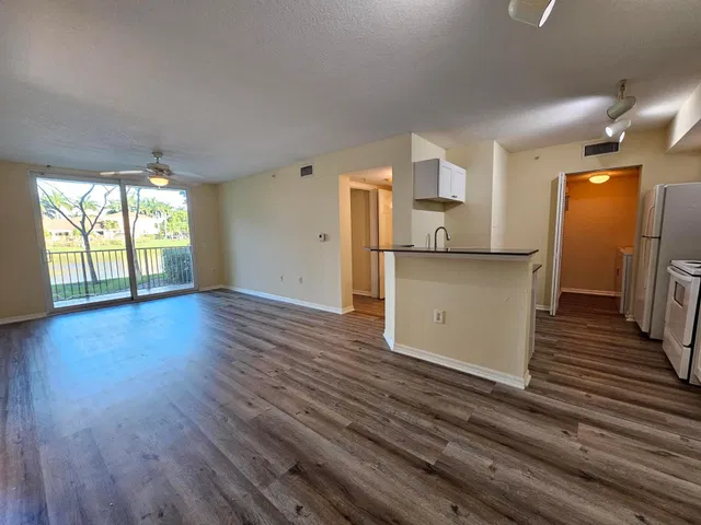 Unit 604 photo 2