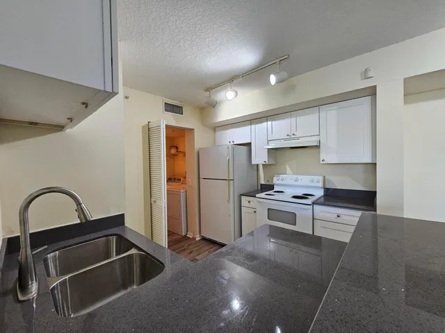 Unit 604 photo 5