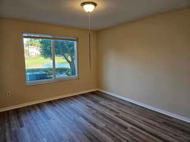Unit 604 photo 9