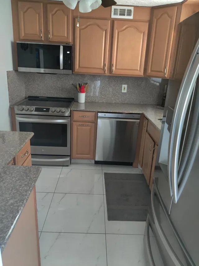  Unit 405 photo 11
