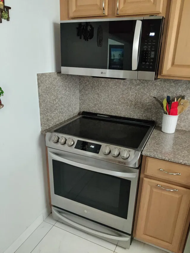  Unit 405 photo 12