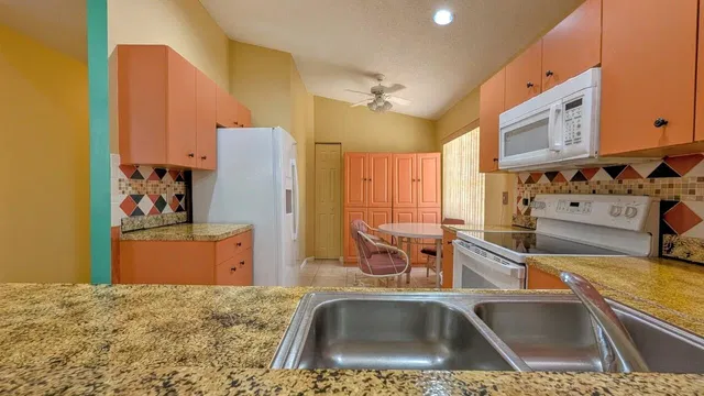 Residence photo 12