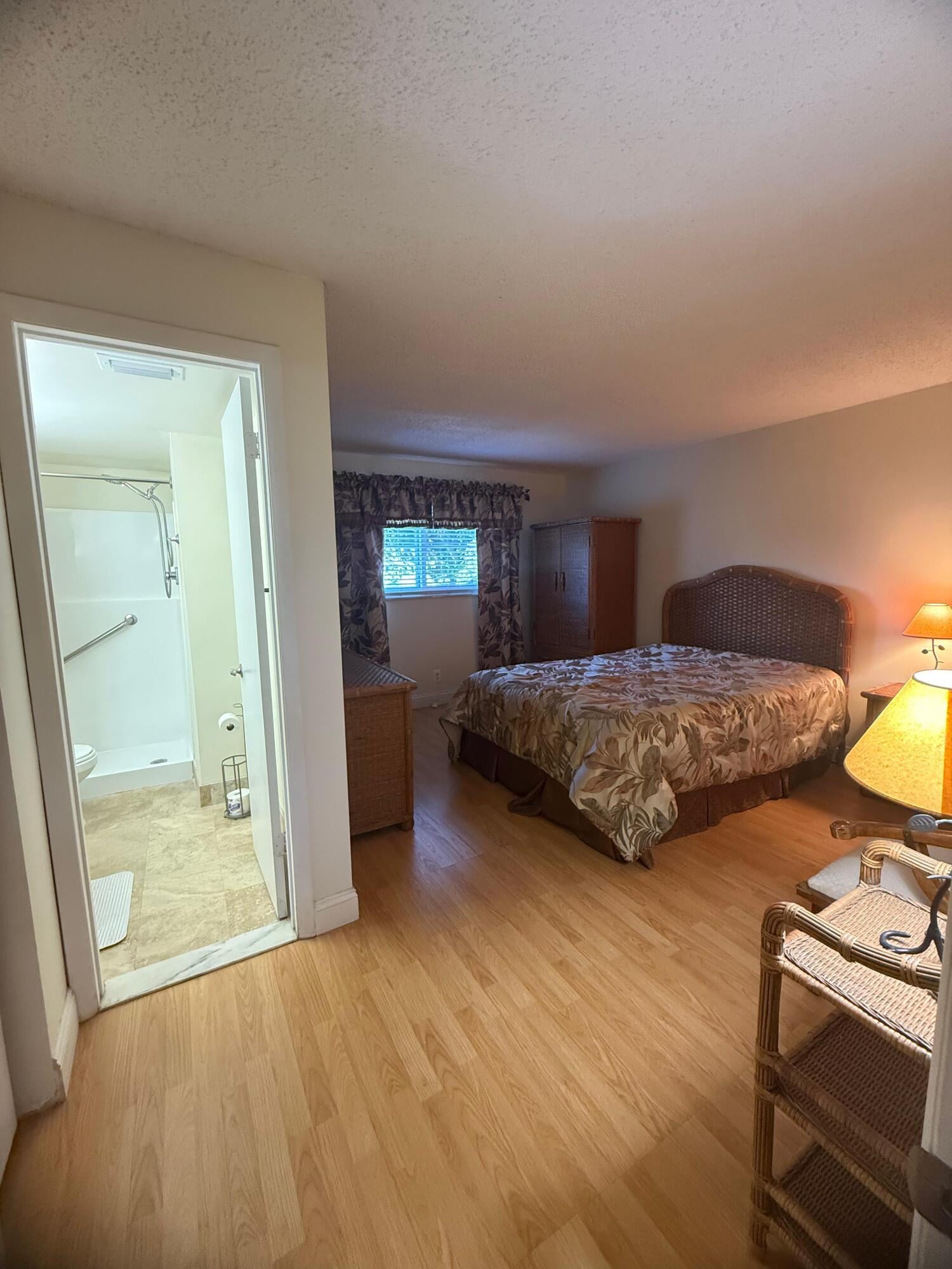 Unit 202 photo 5