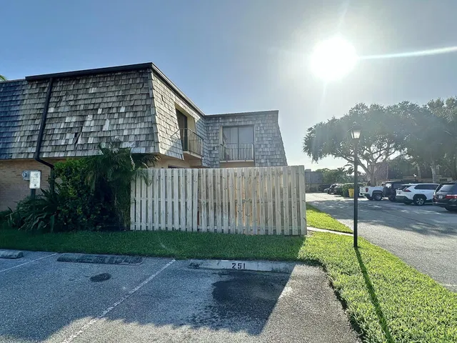 Residence photo 2
