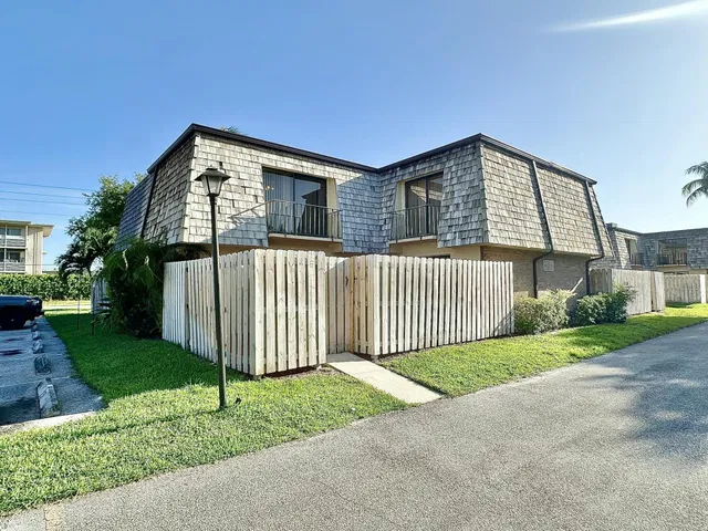 Residence photo 3