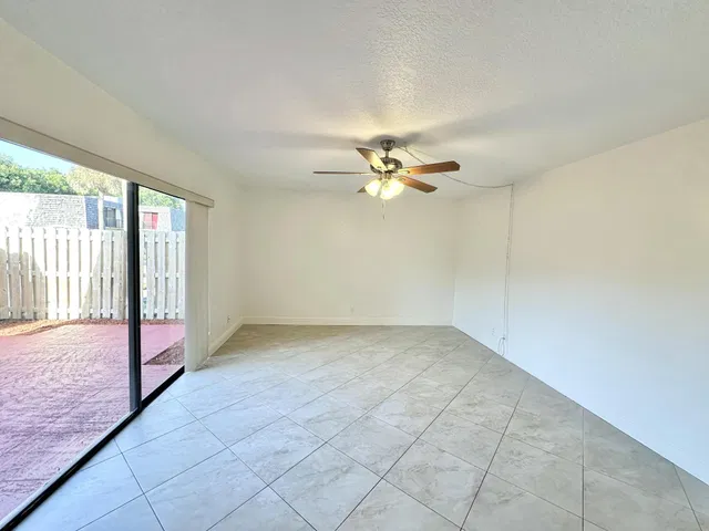 Residence photo 23