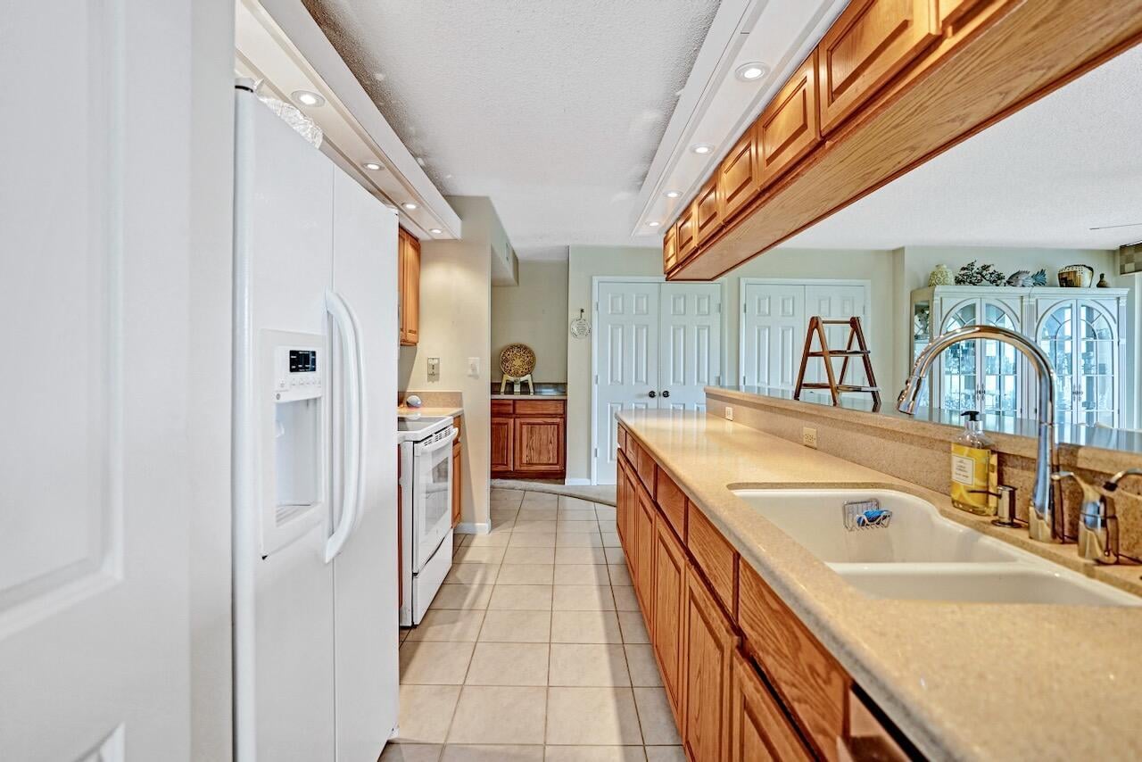Unit H1 photo 14