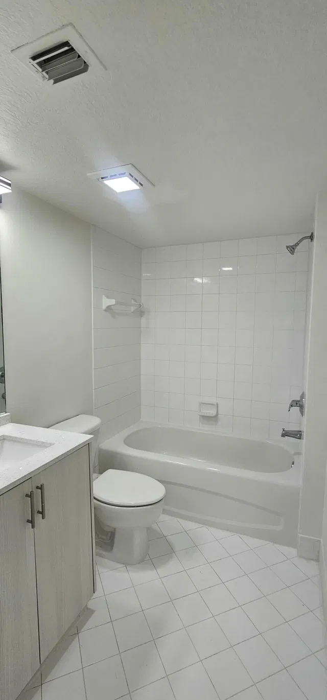 Unit 102 photo 7