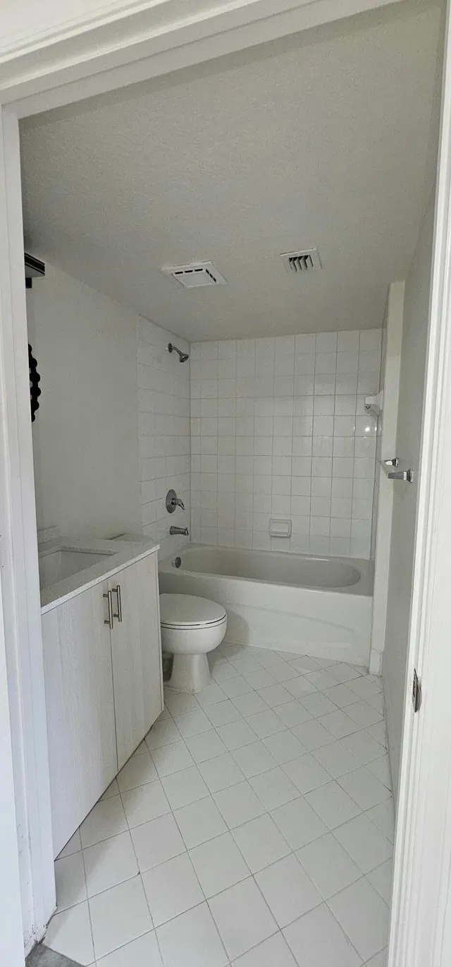 Unit 102 photo 22