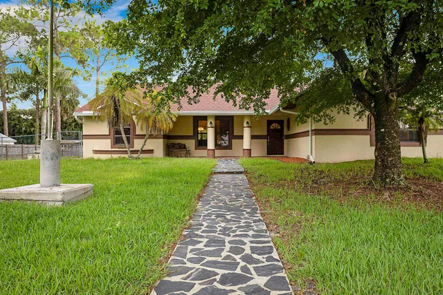 Residence photo 3