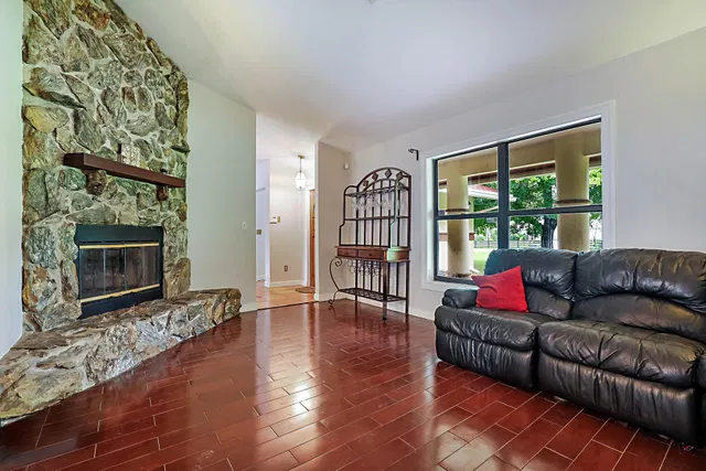 Residence photo 17