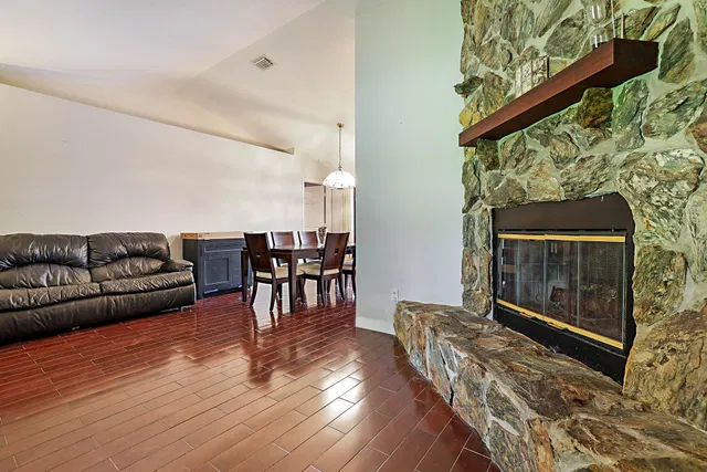 Residence photo 19