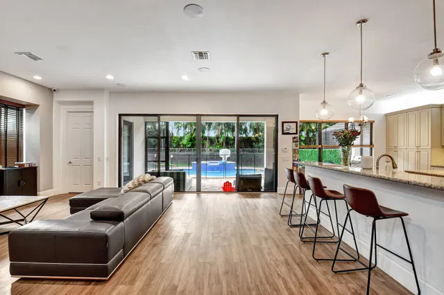Residence photo 11