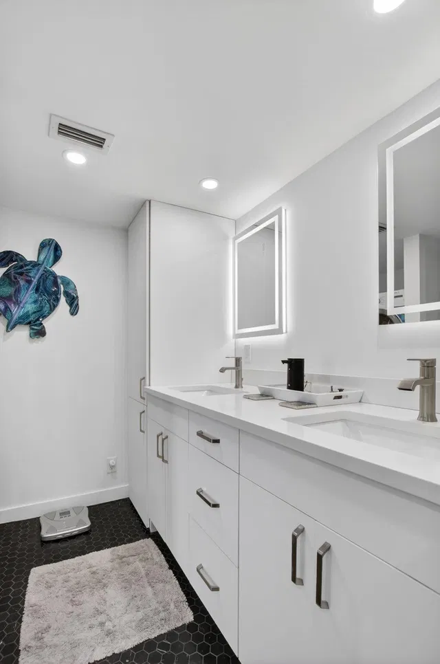 Unit 2-104 photo 30