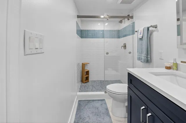 Unit 2-104 photo 33