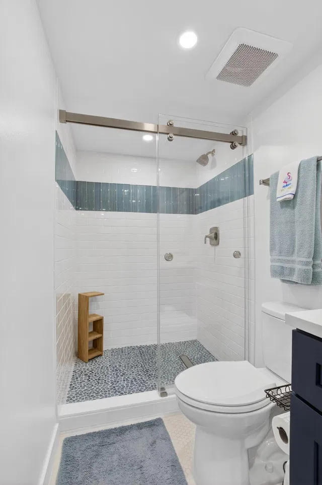 Unit 2-104 photo 35