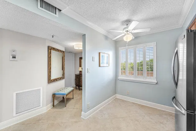Unit 502 photo 5