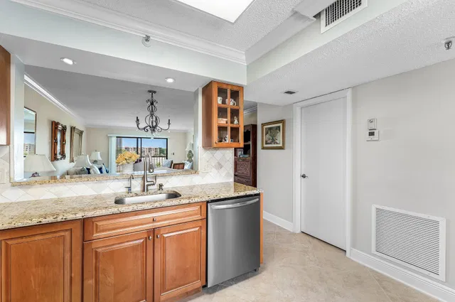Unit 502 photo 6
